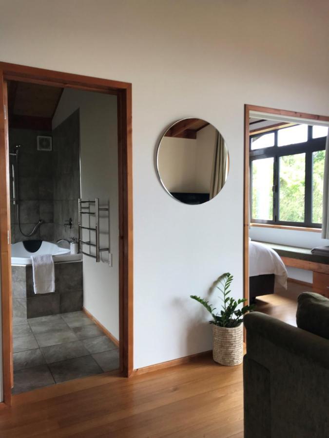 Adrift In Golden Bay- Absolute Beachfront Villas (Adults Only) Колингууд Екстериор снимка