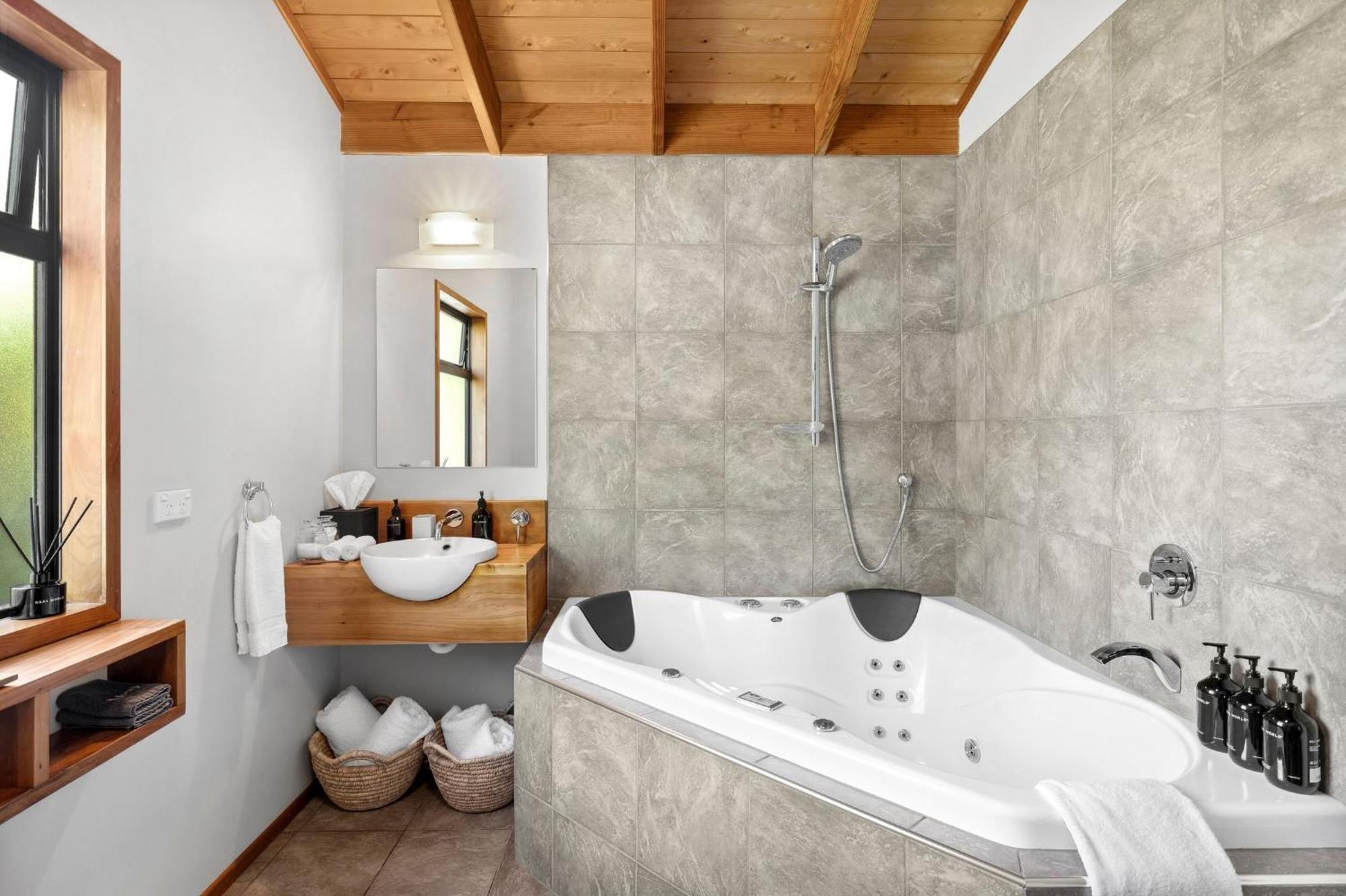 Adrift In Golden Bay- Absolute Beachfront Villas (Adults Only) Колингууд Екстериор снимка